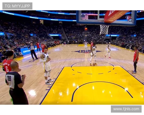 艾维飞机直播怒批库里中心化打法 艾维飞机直播怒批库里中心化打法